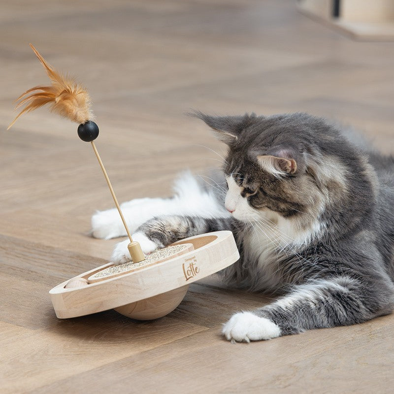 DESIGNED BY LOTTE Winni – Jouet en bois avec griffoir pour chat – photo 3