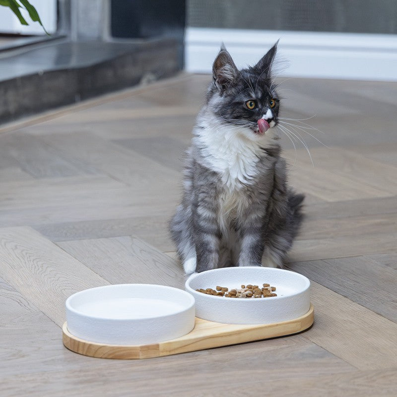 DESIGNED BY LOTTE Dinner set Lojs pour chat – 2 bols céramique sur cadre bois – photo 2